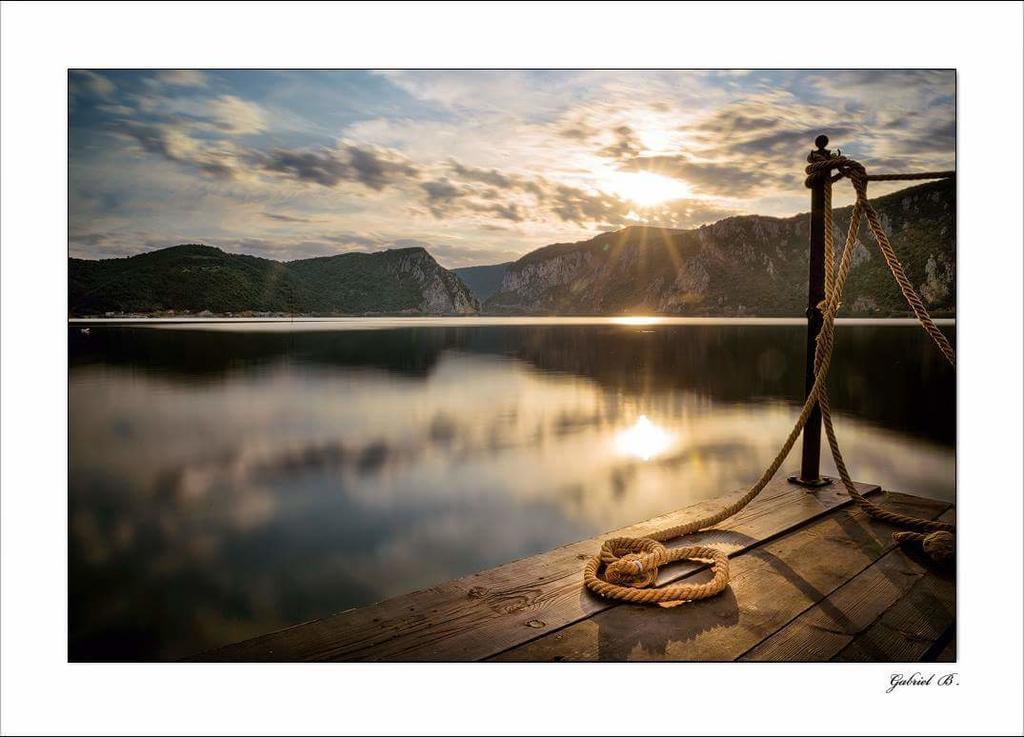 Vila Golful Dunarii Dubova Buitenkant foto