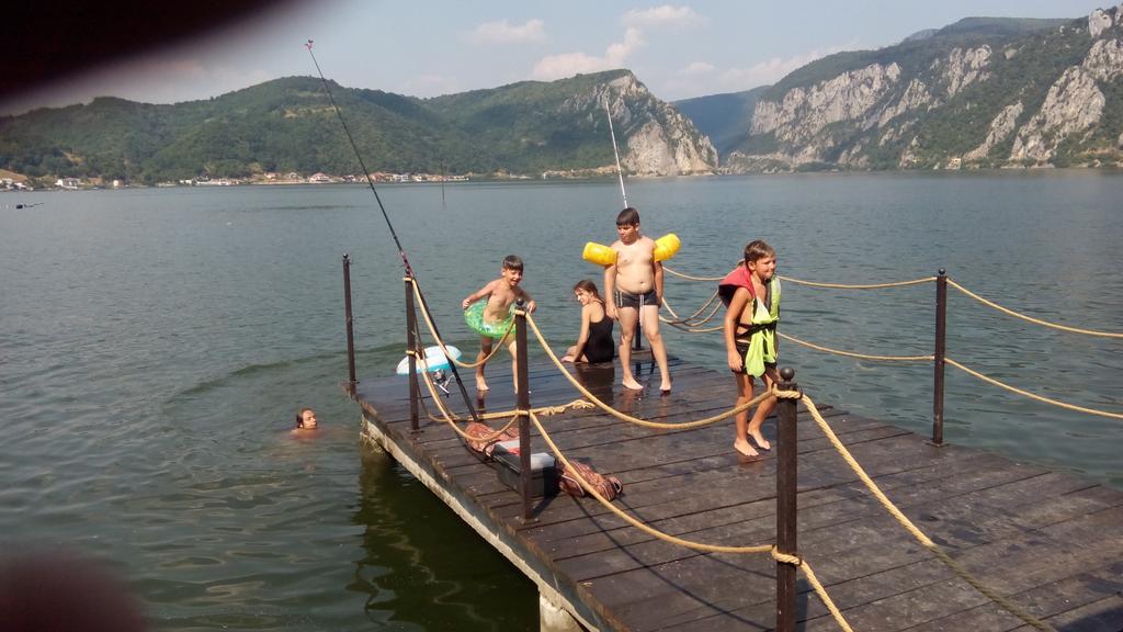 Vila Golful Dunarii Dubova Buitenkant foto