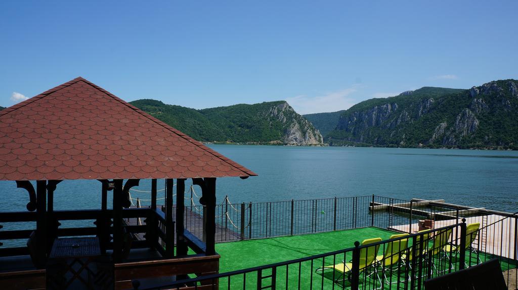 Vila Golful Dunarii Dubova Buitenkant foto