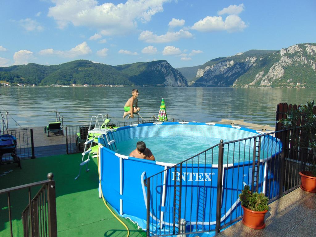 Vila Golful Dunarii Dubova Buitenkant foto