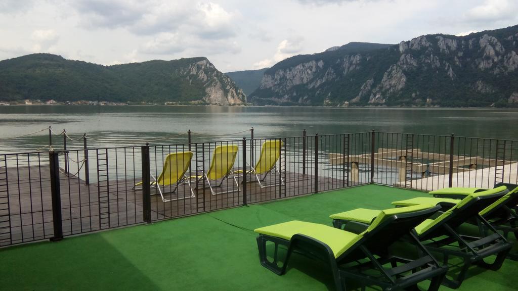Vila Golful Dunarii Dubova Buitenkant foto