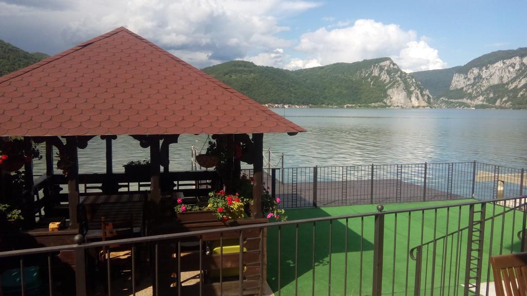 Vila Golful Dunarii Dubova Buitenkant foto