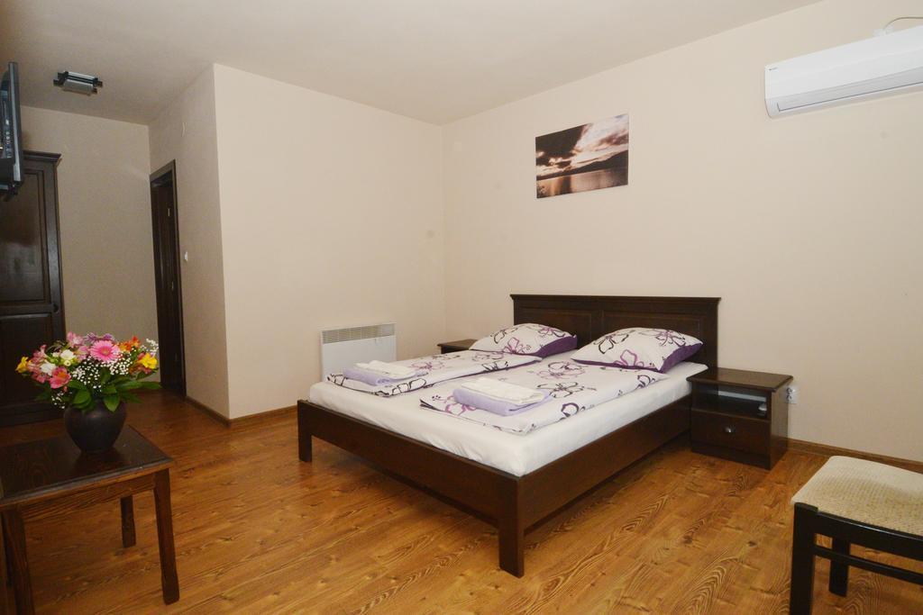 Vila Golful Dunarii Dubova Buitenkant foto