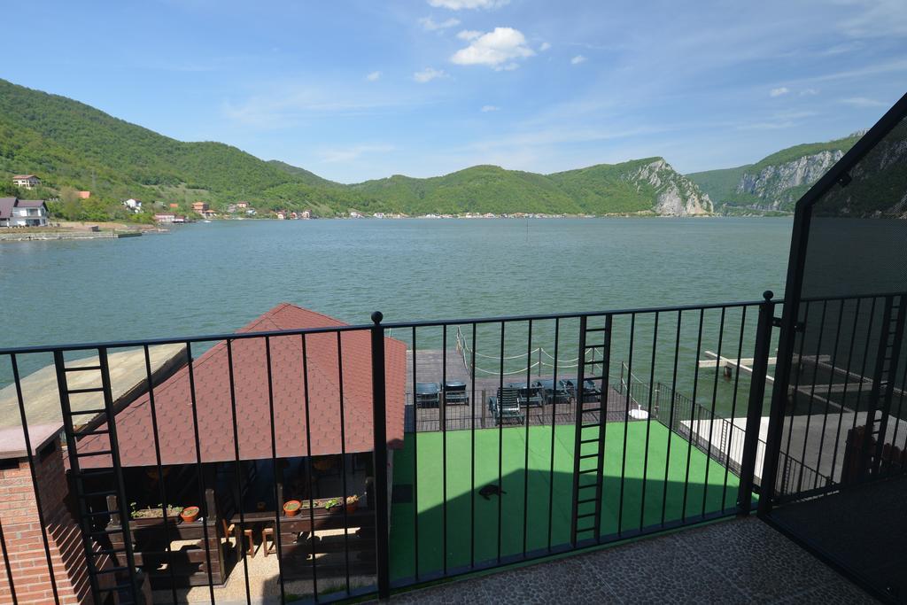 Vila Golful Dunarii Dubova Buitenkant foto